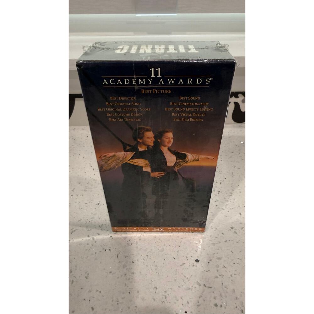 TITANIC VHS Paramount, Factory Sealed NEW Leonardo DiCaprio, Kate Winslet VHS - Picture 3 of 3